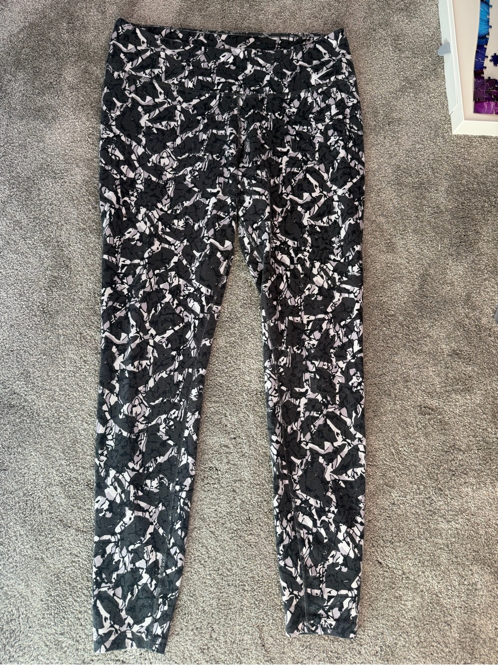 Nike Black & White Abstract Print Leggings